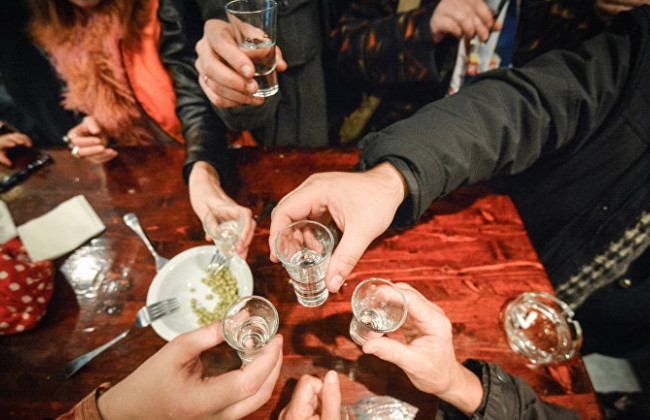 Названы самые пьющие профессии