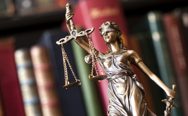 Судья пожаловался на давление со стороны народных депутатов