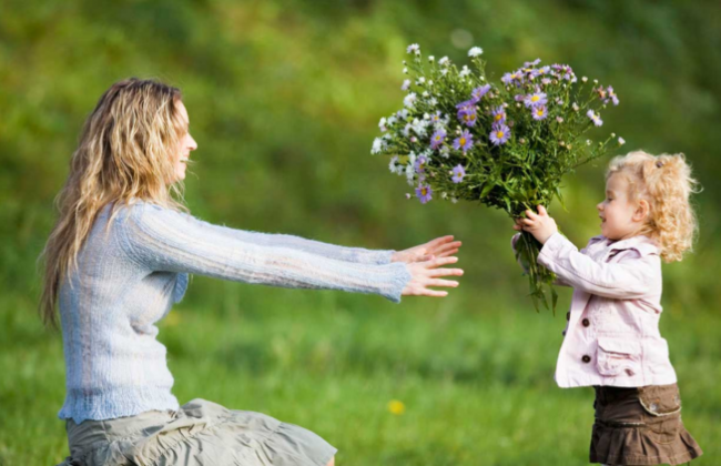 День матери в Украине: когда отмечают и что стоит знать о празднике