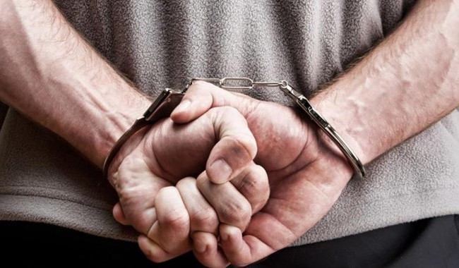 Отстреливались при попытке побега: в Киеве полицейские задержали мошенников