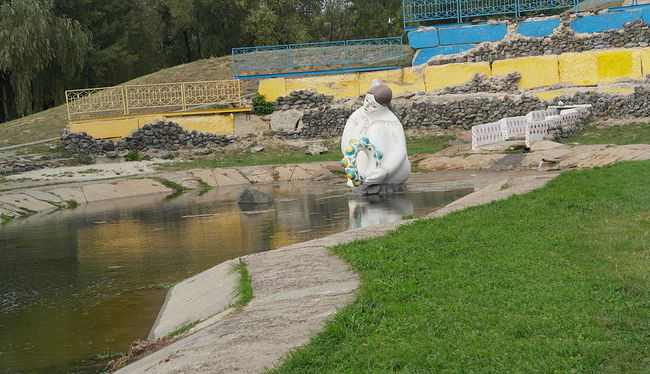 «Отремонтировал» парк: главный специалист Киевской ОГА присвоил семь миллионов