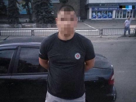 В Киеве 18-летний парень разбил голову полицейскому за замечание