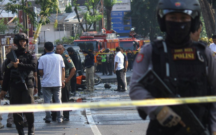 Серия терактов потрясла Индонезию: пострадали десятки людей