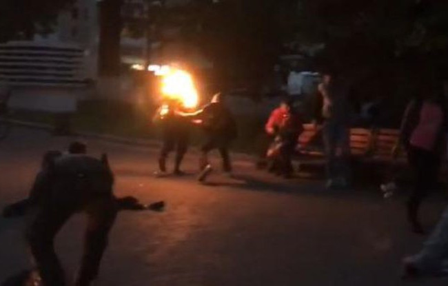 В Луцке мужчина попытался сжечь себя на концерте ко Дню матери