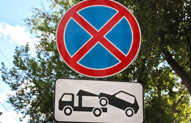 На двух центральных улицах Киева запретили парковать автомобили