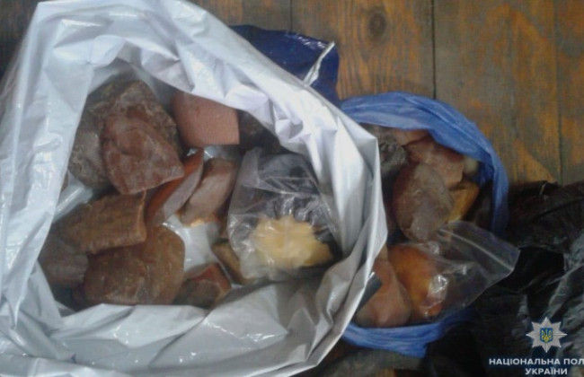 Нацполиция изъяла огромную партию янтаря