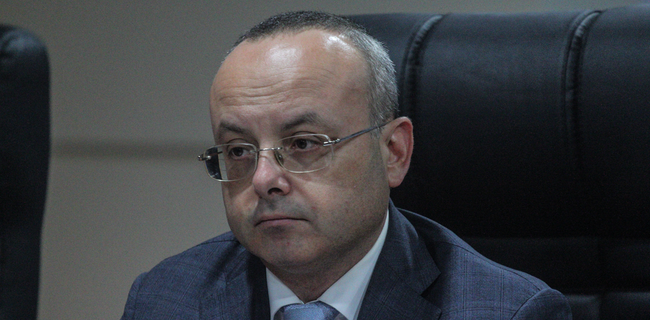 Элитные автомобили, земельные участки и базу отдыха «забыл» задекларировать экс-чиновник