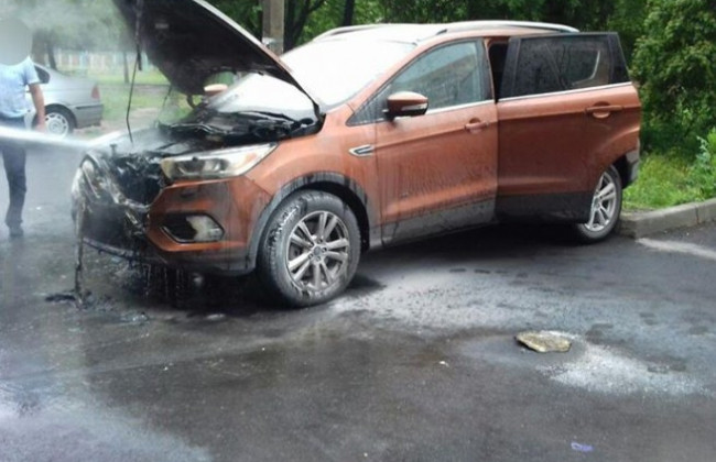 Неизвестные сожгли элитный внедорожник в Мукачево