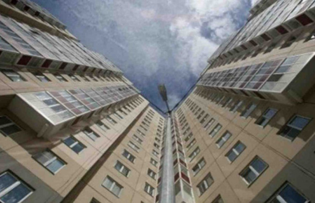 Жуткое падение: мужчина выпал из окна многоэтажки