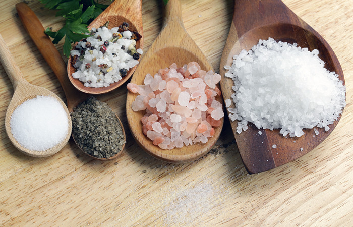 Названы продукты с большим содержанием соли