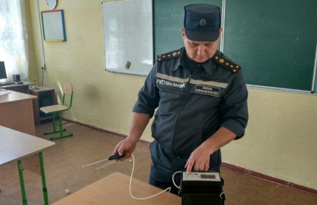 Распылили неизвестное вещество: в Николаеве из школы эвакуировали сотни детей