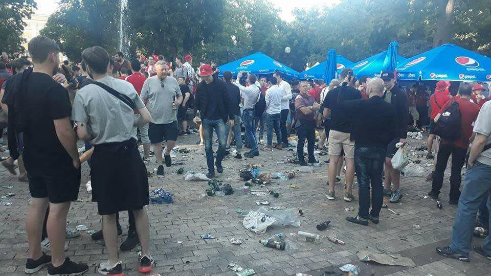Горы мусора: киевлян поразили состоянием парка Шевченко после болельщиков «Ливерпуля»