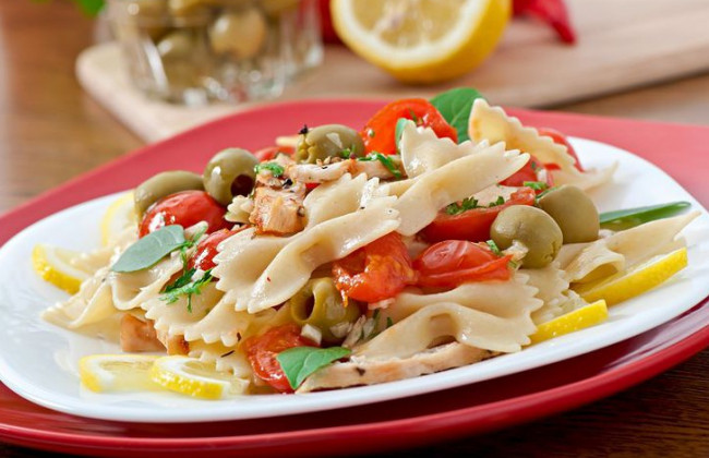 Отравление гарантировано: от каких продуктов лучше отказаться в жару