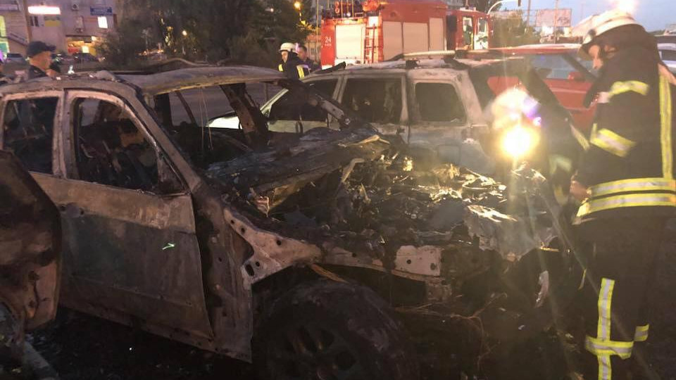 В Киеве сожгли машину помощника народного депутата: есть подробности