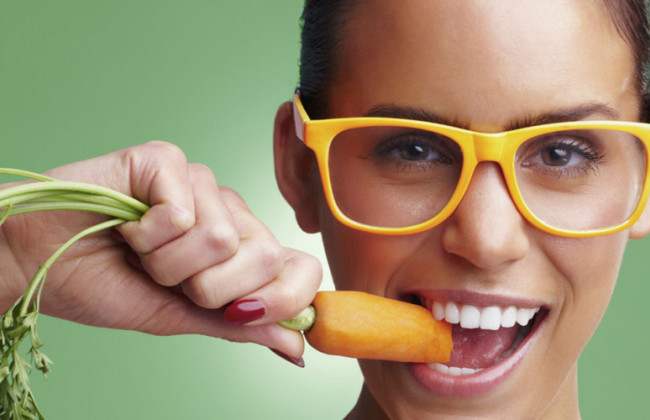 Как восстановить зрение без помощи врачей: медики назвали продукты