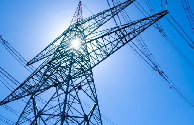 Погиб и обесточил 4 села: пьяный россиянин пытался зарядить телефон от ЛЭП