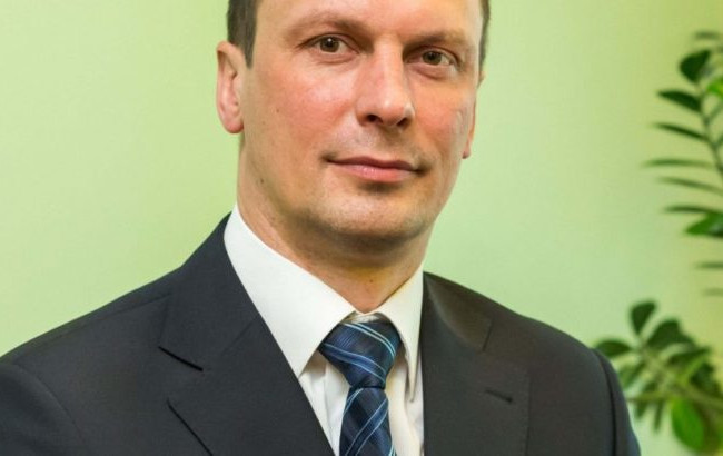 Украинцев поразили «скромной» зарплатой главы Госавиаслужбы