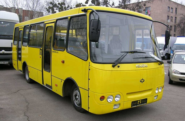 У маршрутки в Киеве на ходу отлетело колесо: опубликовано видео