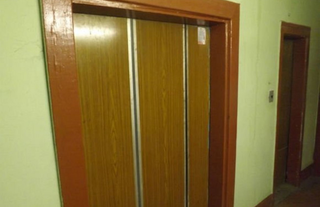 Пролетел десять этажей: в Киеве оборвался лифт с женщиной