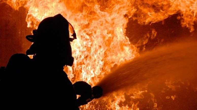В Киеве сгорел дотла двухэтажный дом: появились подробности