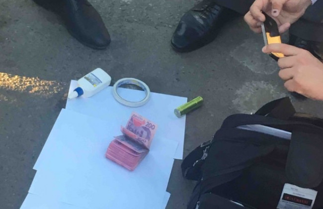 В Хмельницкой области полицейского поймали на взятке