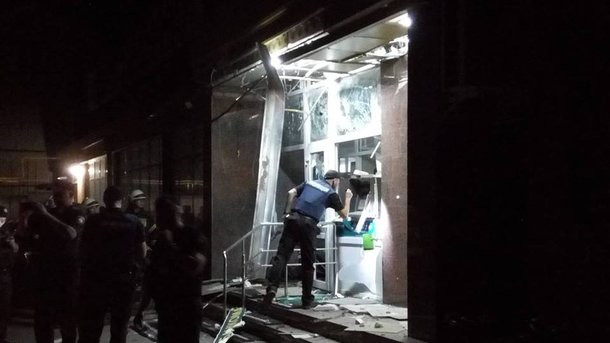 В Кропивницком грабители взорвали банкомат: фото и видео с места происшествия
