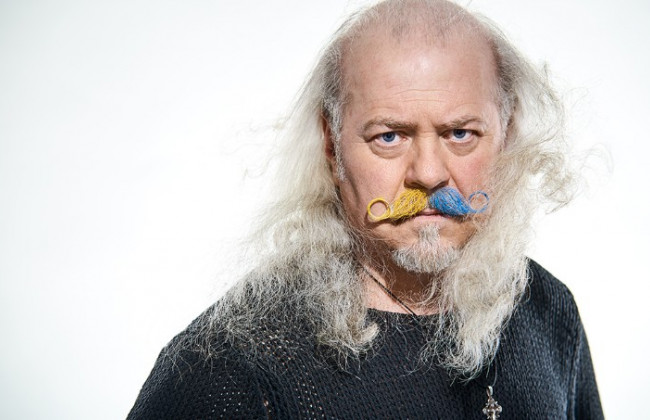 Известный певец «зажег» возле здания суда в Киеве: видео