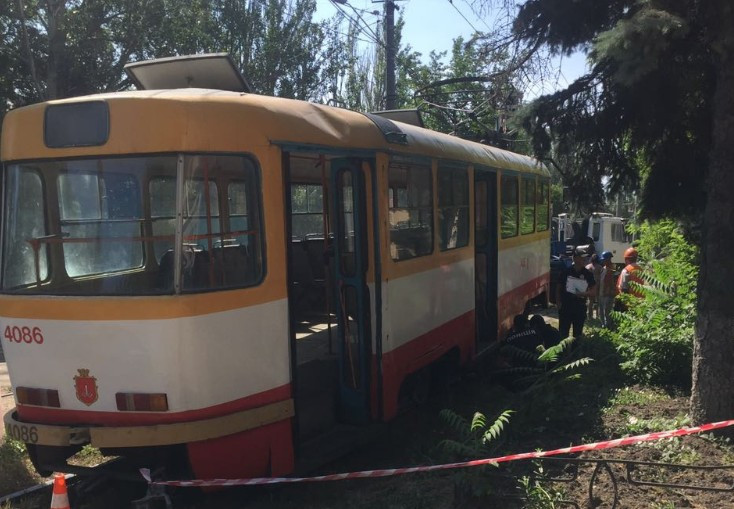 В Одессе трамвай сбил мужчину: появились подробности