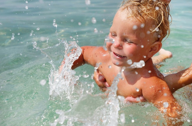 Букет болезней из реки: чем можно заразиться во время купания