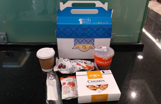 Чем будут кормить в поездах: «Укрзализныця» презентовала новое меню