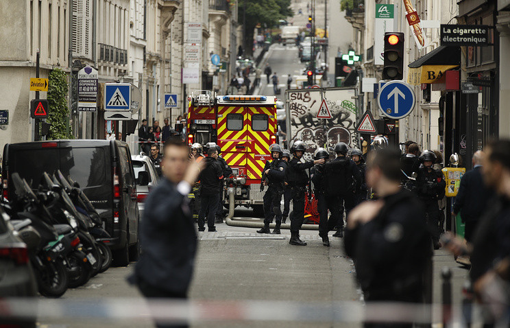 В Париже неизвестные захватили заложников