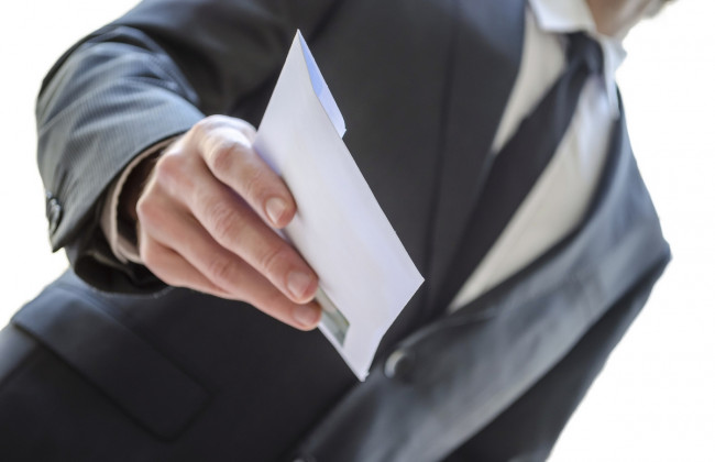 Экс-чиновника Госпогранслужбы будут судить за взятку повторно