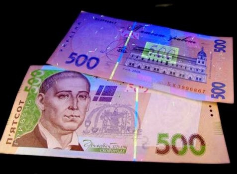 Украину заполонили фальшивые деньги: что следует знать и как уберечься