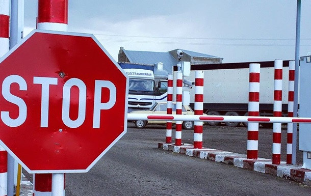 В Минюсте рассказали, скольким должникам по алиментам ограничили в выезде за границу