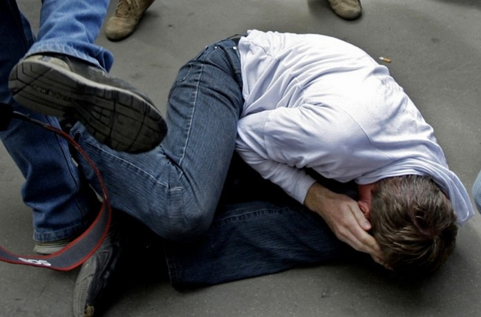 Избиение ромами подростка в Киеве: показали фото
