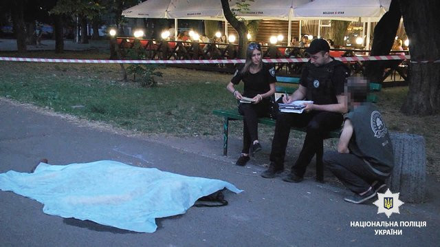 В Одессе мужчина забил до смерти бездомного за замечание детям, бросавшим в него камни