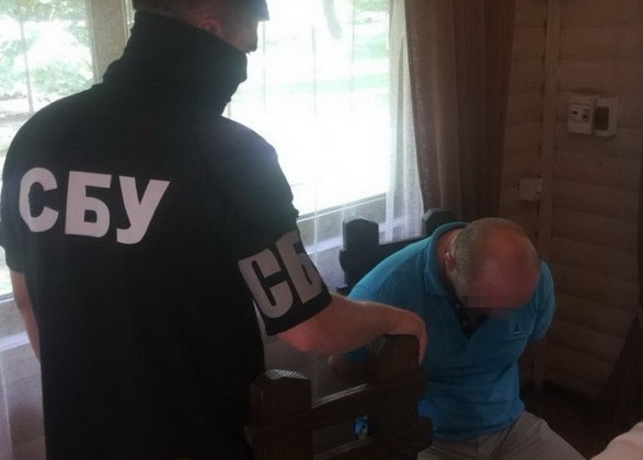 Силовики задержали чиновника ГосЧС на взятке