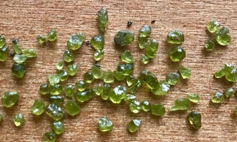 Зеленые кристаллы: вулкан на Гавайях порадовал драгоценным «дождем», фото
