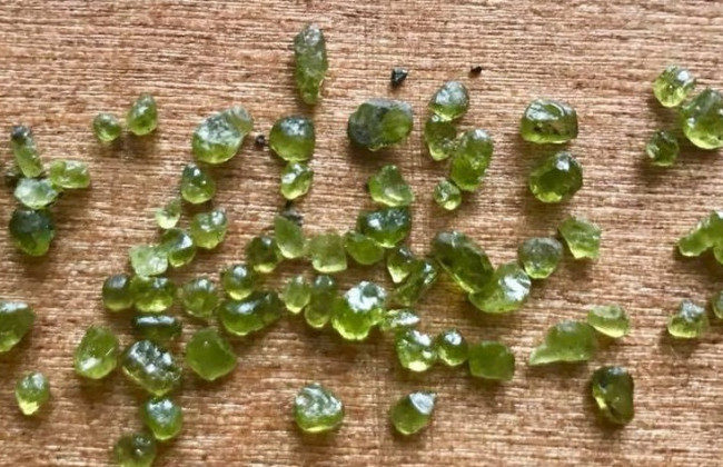 Зеленые кристаллы: вулкан на Гавайях порадовал драгоценным «дождем», фото