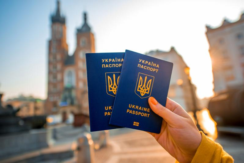 Безвизовый режим с Украиной еще может быть приостановлен
