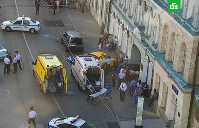 В Москве водитель такси сбил толпу людей, опубликовано видео