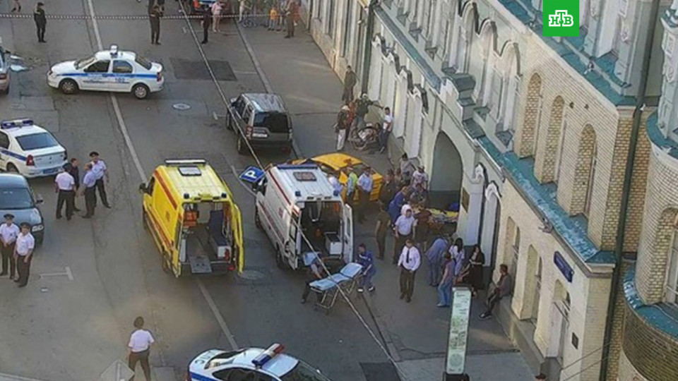 В Москве водитель такси сбил толпу людей, опубликовано видео