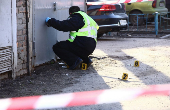 Водитель выстрелил в лицо полицейскому