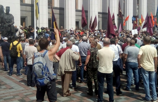 Протесты под Радой: появились подробности и фото