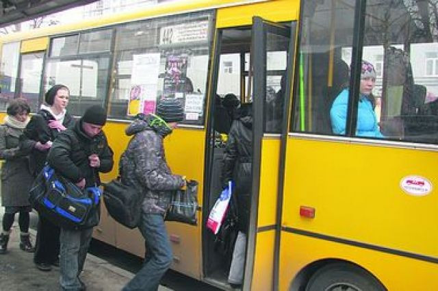 В Киеве маршрутка потеряла дверь