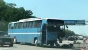 Под Киевом Mercedes протаранил автобус: куски машин разлетелись на несколько метров