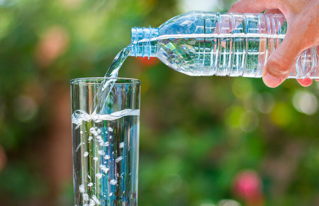 В пиве и бутилированной воде обнаружили опасный элемент