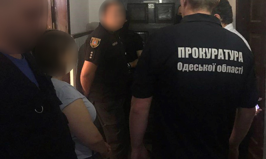 Силовики в Одесской области задержали полицейского: есть подробности