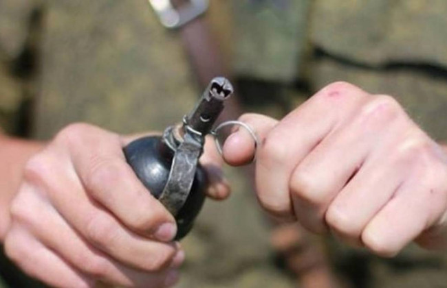 Люди чудом не пострадали: бывший военный бросил в жилой дом боевую гранату