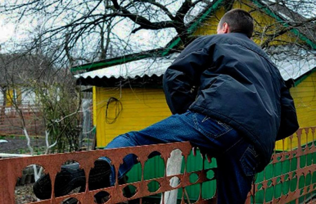 Задержали дуэт злоумышленников, который «орудовал» на дачных участках киевлян